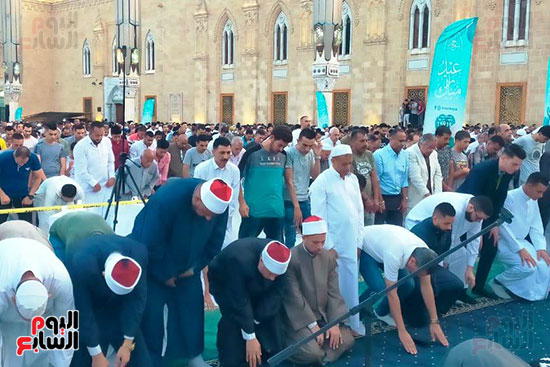 صلاة عيد الأضحى المبارك بمسجد الإمام الحسين (7)