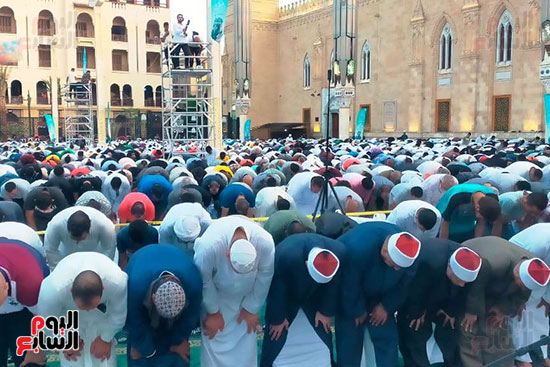 صلاة عيد الأضحى المبارك بمسجد الإمام الحسين (9)