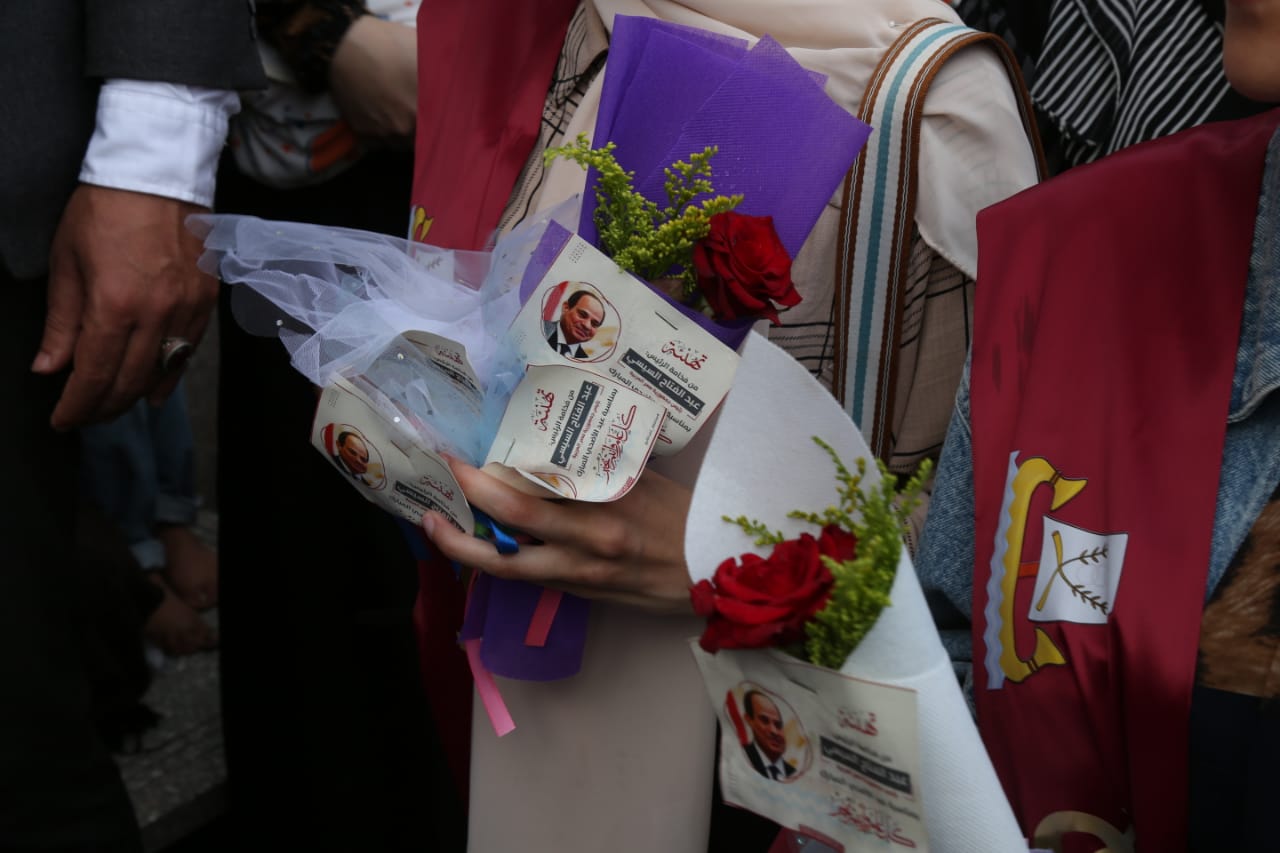 توزيع هدايا الرئيس بحضور محافظ كفر الشيخ