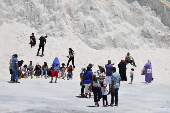 جبال الملح تستقبل مئات الزائرين ثانى أيام العيد (5)