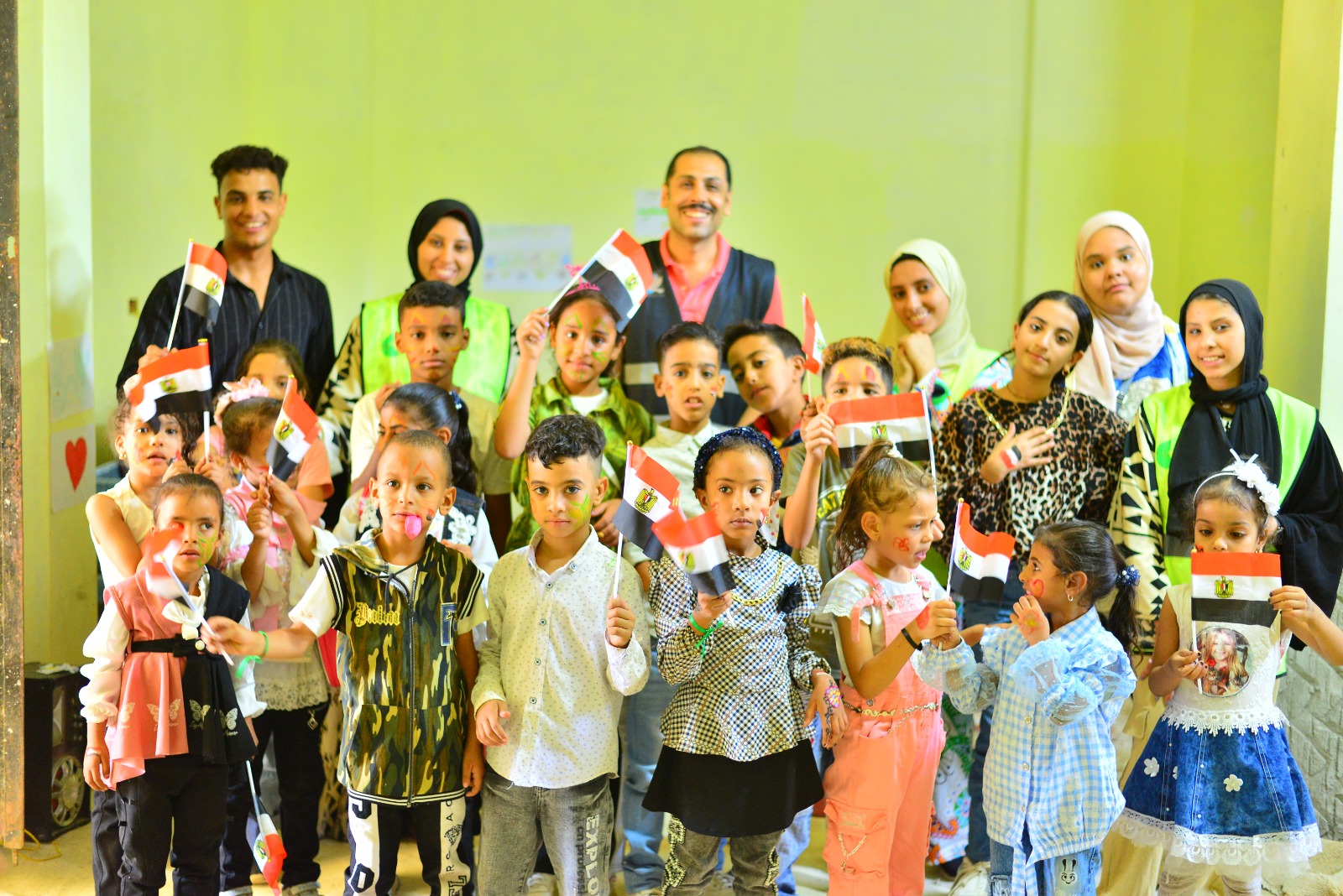 فرحة الأطفال بعلم مصر فى العيد ضمن المبادرة