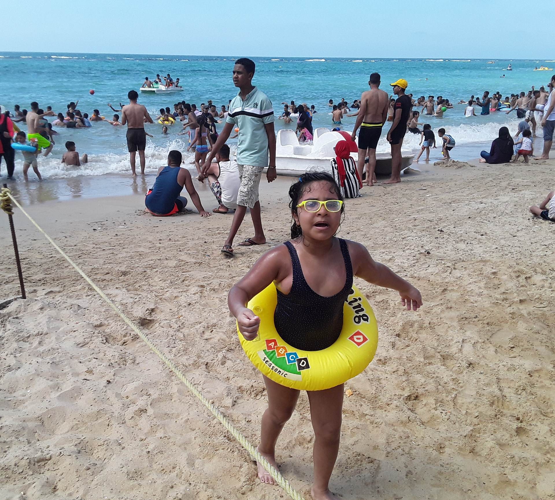 ممارسة السباحة علي شواطئ الإسكندرية ثاني ايام عيد الاضحى