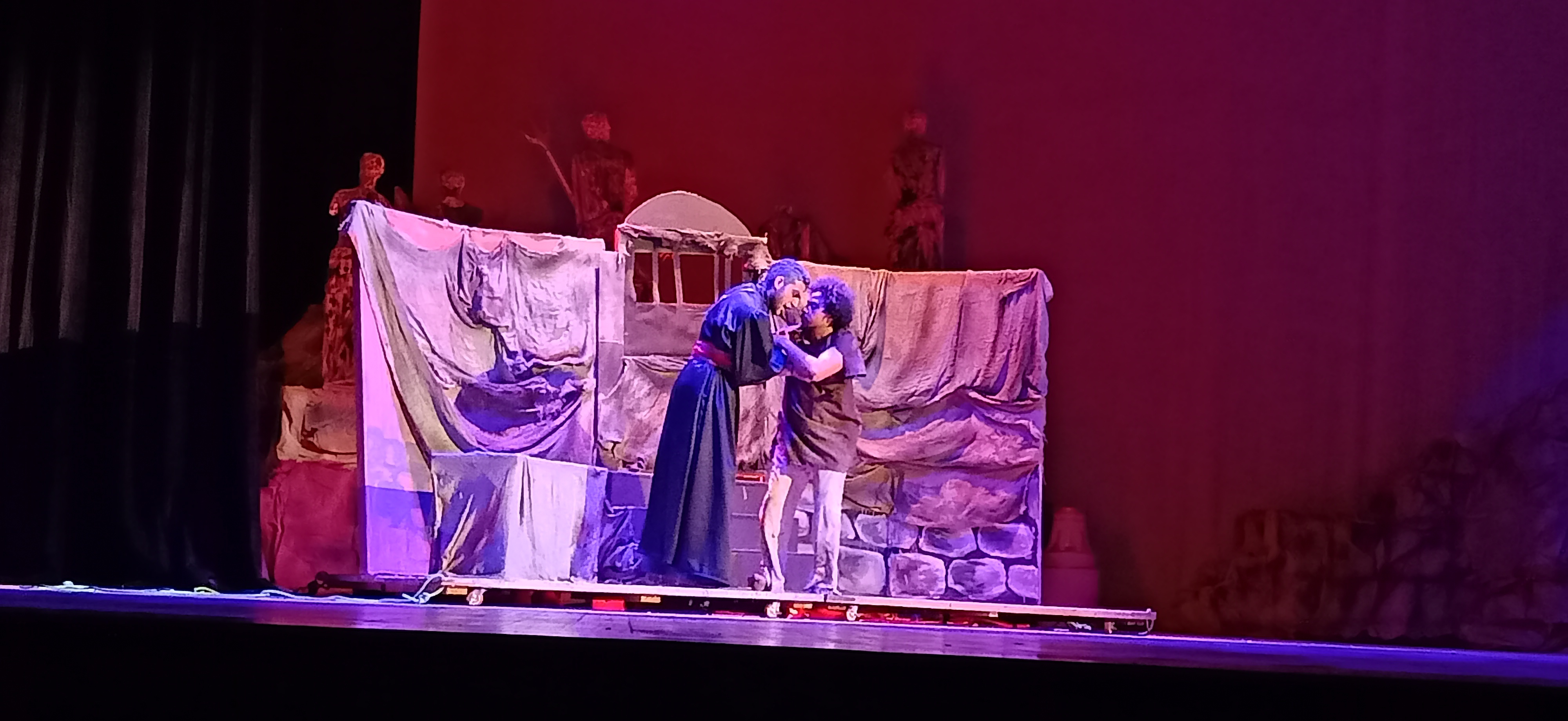 العرض المسرحي «انسوا هيروسترات» (3)