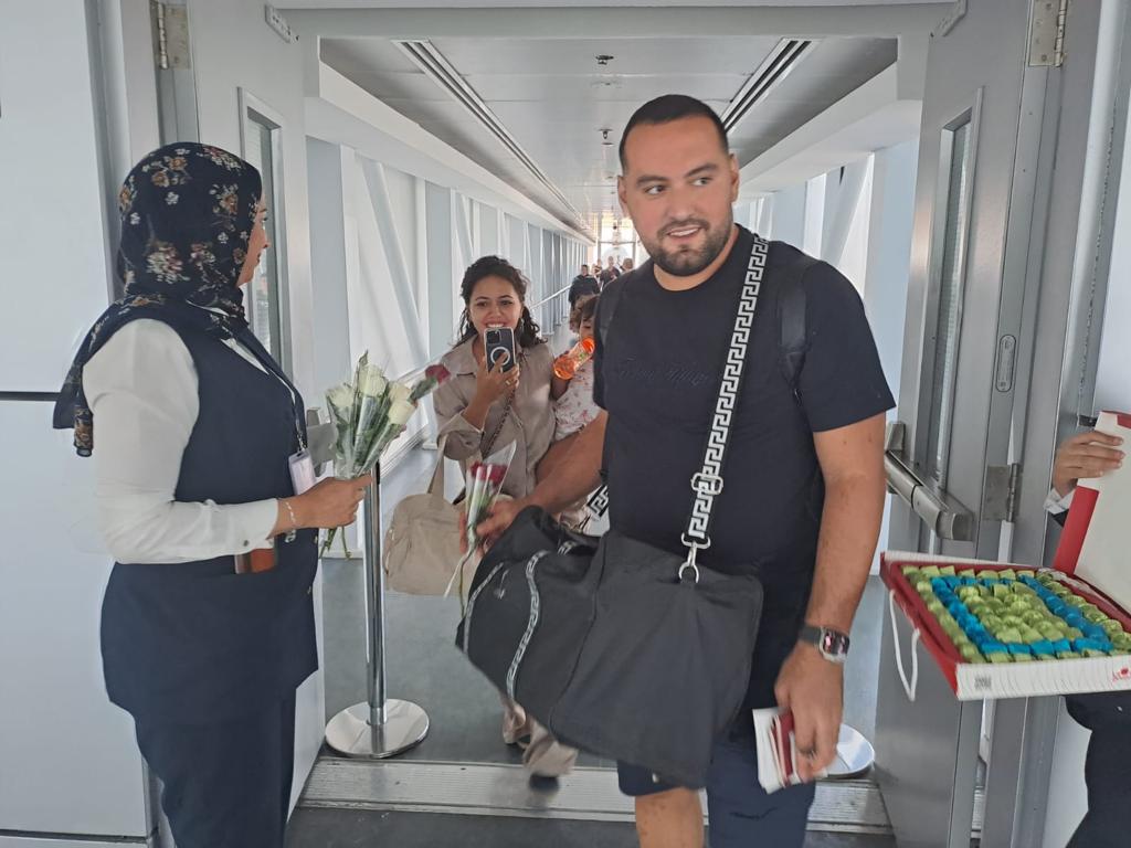مطار الغردقة يستقبل أولى الرحلات من مطار طنقشد بأوزبكستان (8)