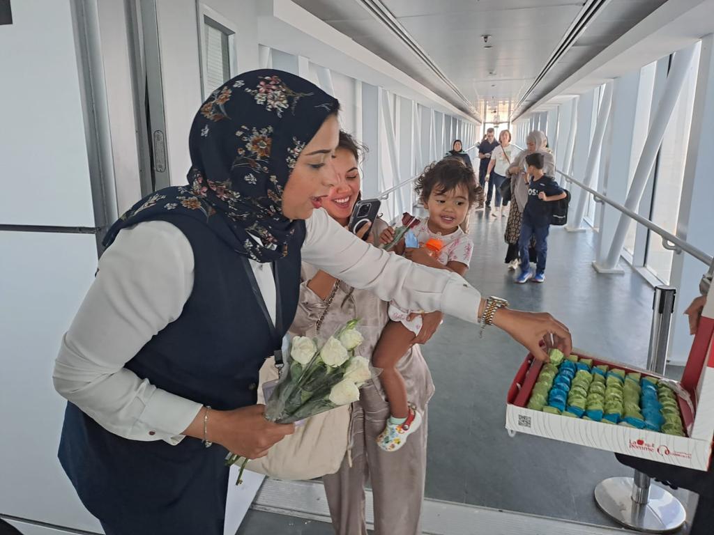 مطار الغردقة يستقبل أولى الرحلات من مطار طنقشد بأوزبكستان (7)