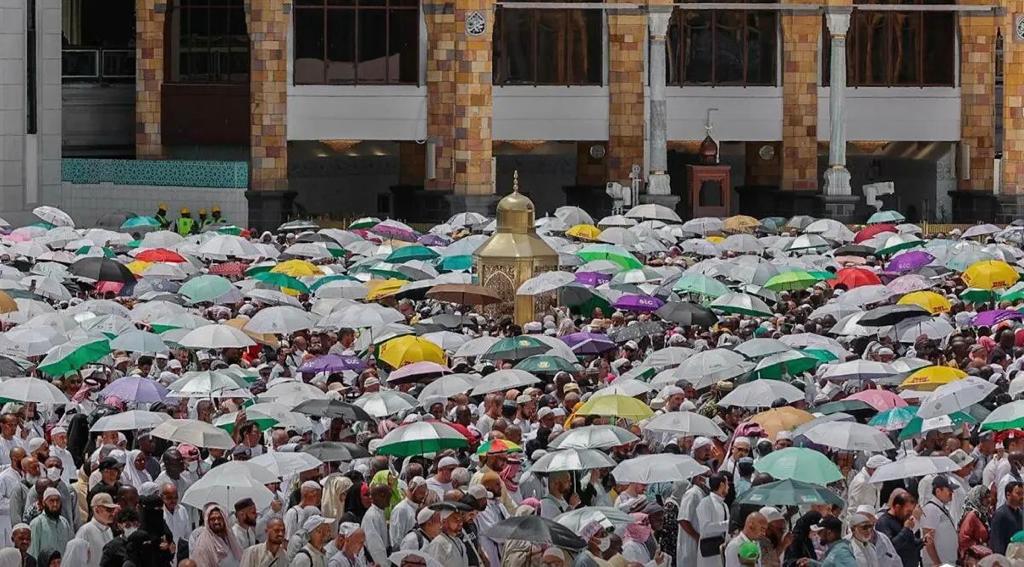 صلاة الحجاج الجمعة بالمسجد الحرام صلاة الحجاج الجمعة بالمسجد الحرام
