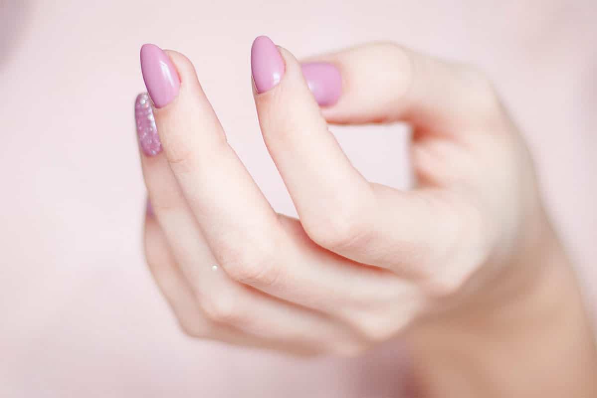 Recipes to remove nail polish in the holiday