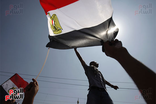 علم مصر يرفرف فى ثورة 30 يونيو