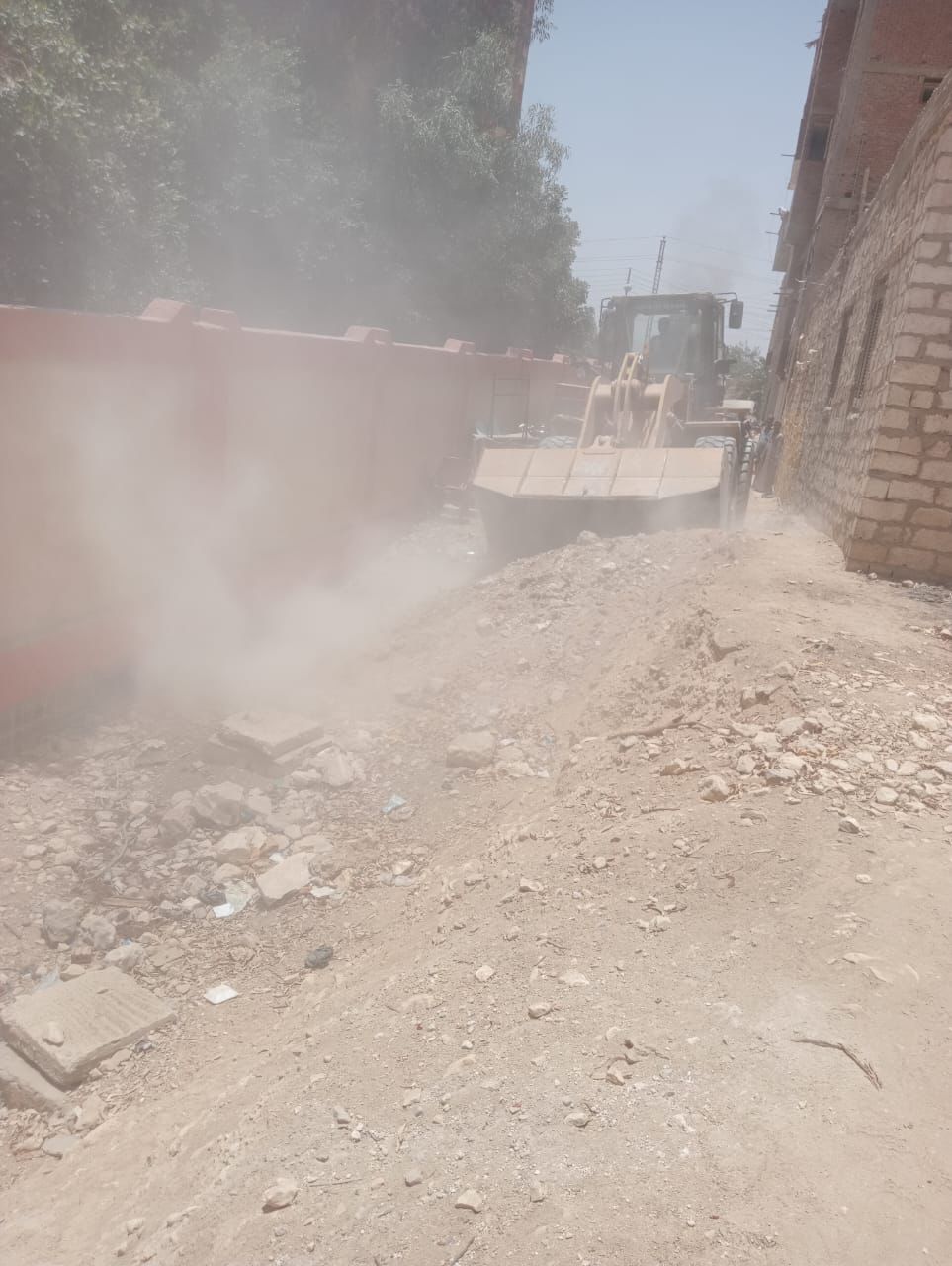 حملات إزالة 7 حالات تعدى بمساحة 84 ألف متر بإسنا حملات إزالة 7 حالات تعدى بمساحة 84 ألف متر بإسنا