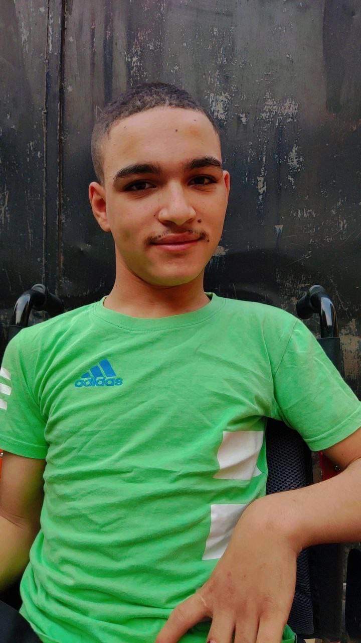 أحمد أسامة طالب سيناوى يتحدى إعاقته بالشلل  (2)