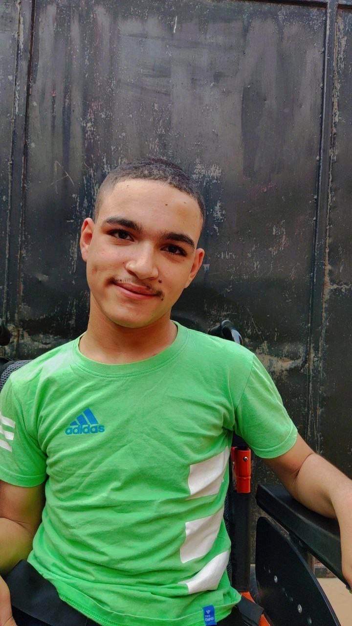 أحمد أسامة طالب سيناوى يتحدى إعاقته بالشلل  (1)