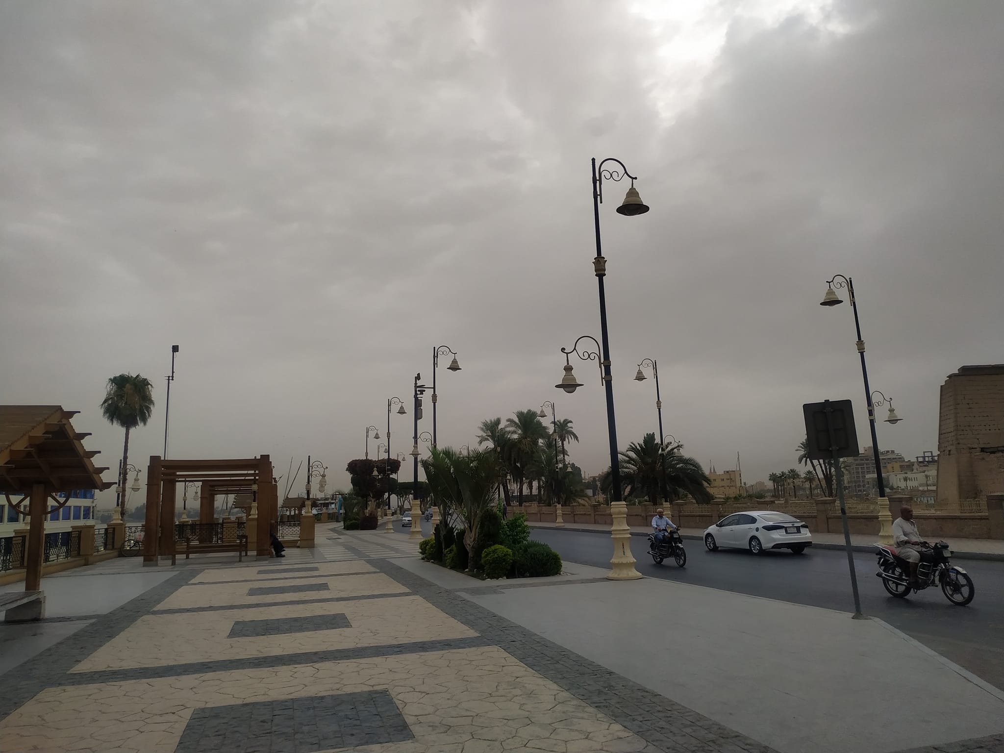 مطر خفيف فى مدينة الأقصر وسط الغيوم