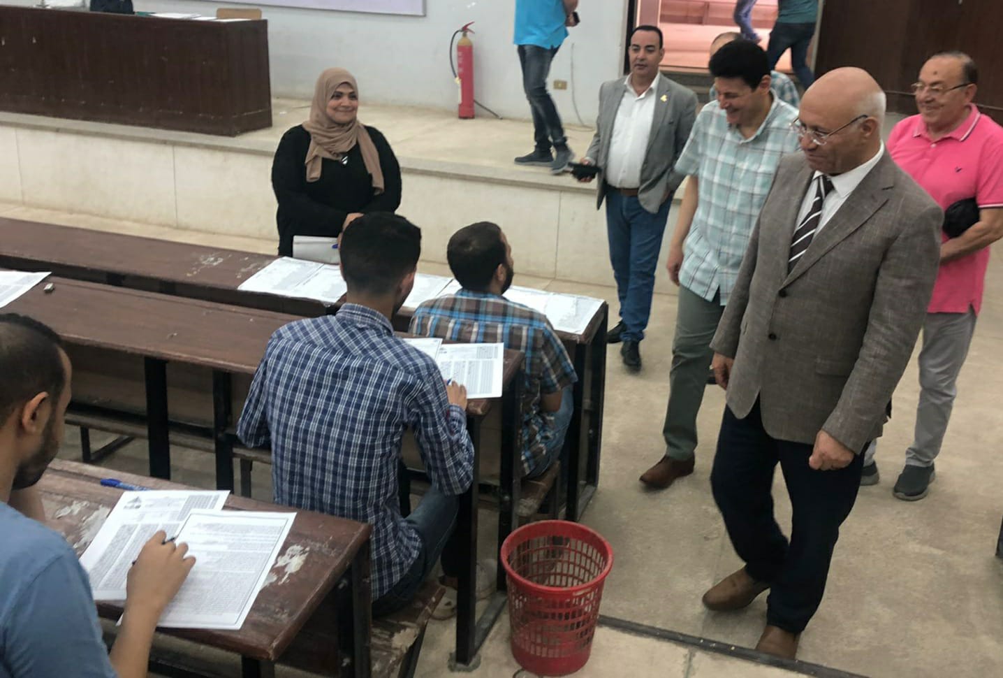 جانب من جولة رئيس جامعة بنها (2)