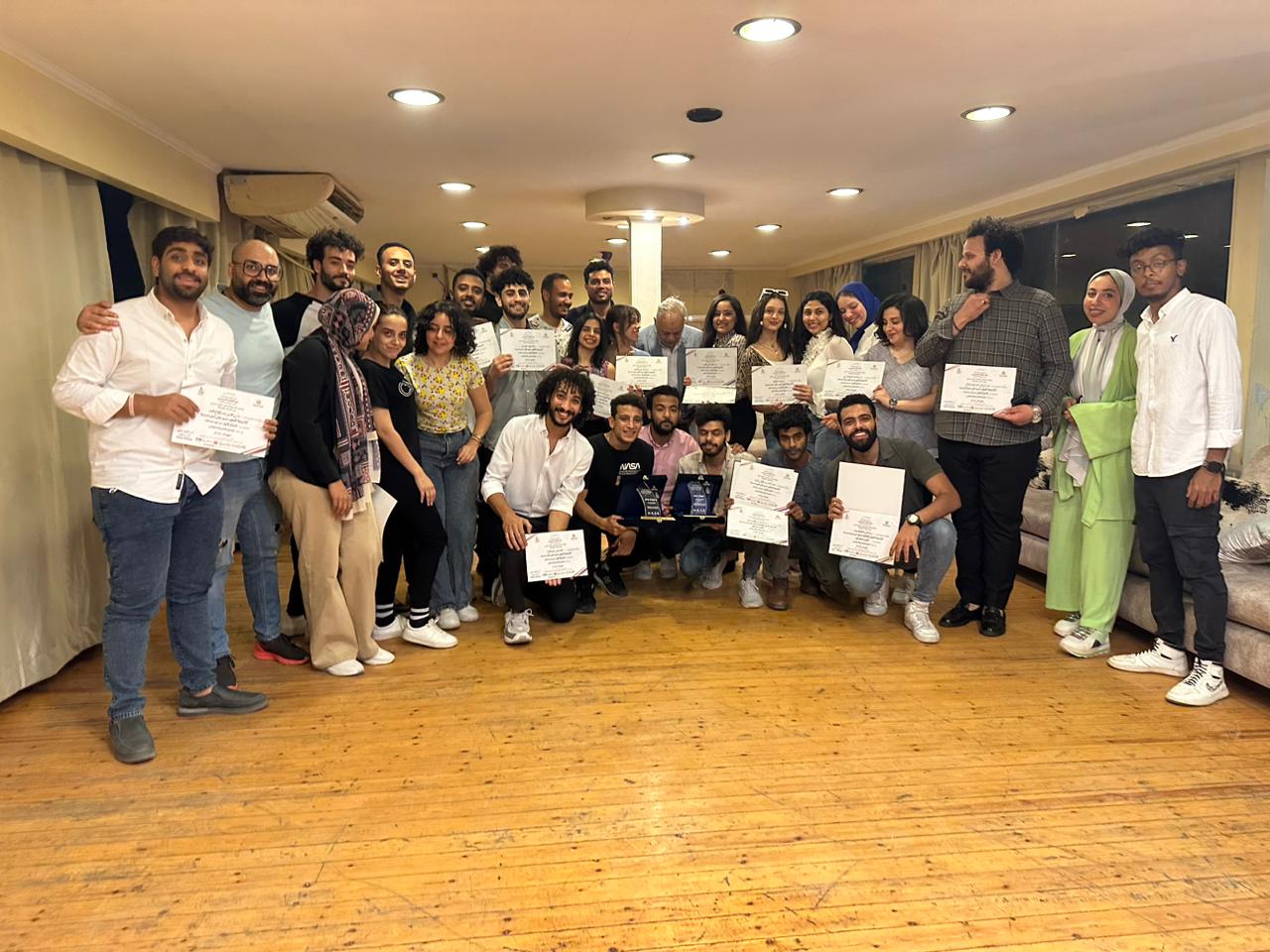 شباب المبدعين يحتفلون مع أشرف زكي بجوائز الإبداع (3)
