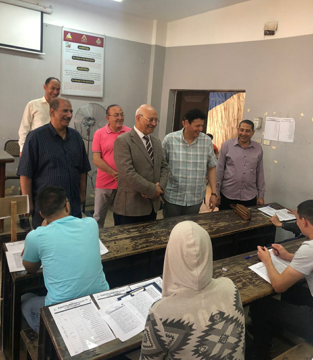 جانب من جولة رئيس جامعة بنها (3)