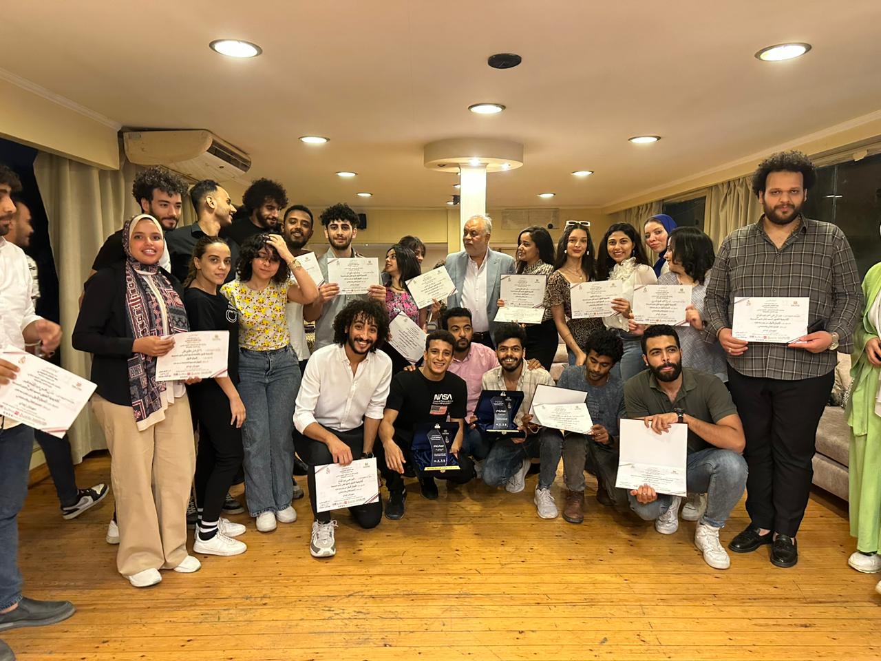 شباب المبدعين يحتفلون مع أشرف زكي بجوائز الإبداع (1)