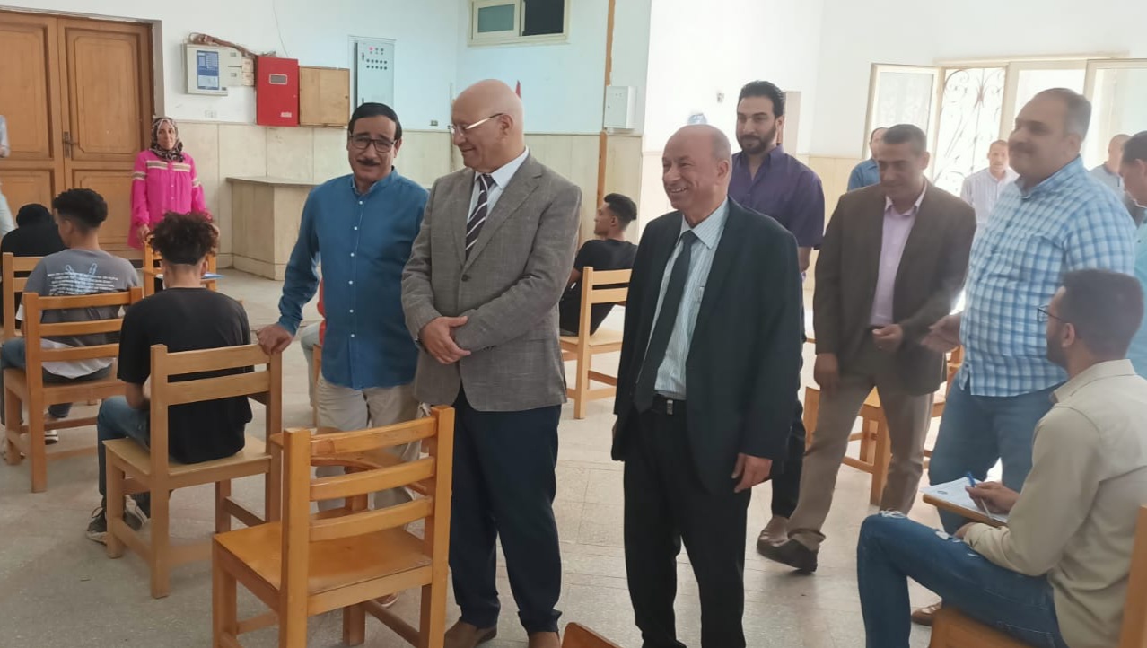 جانب من جولة رئيس جامعة بنها (4)