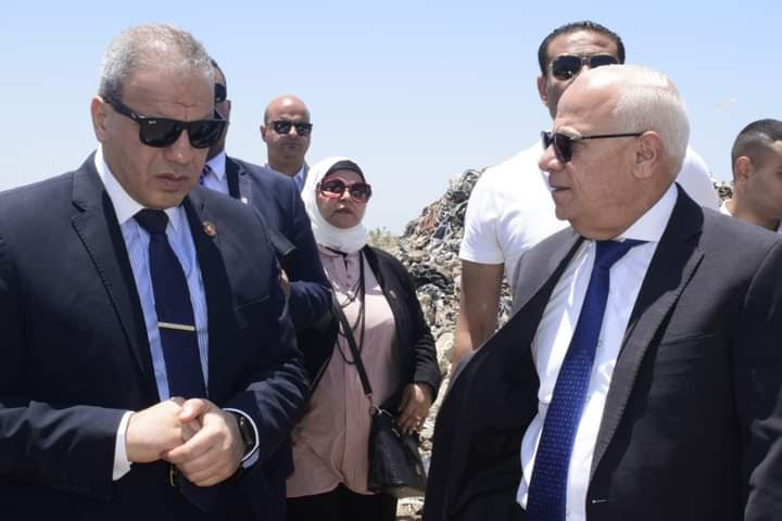 محافظ بورسعيد يتفقد ورئيس هيئة التعاونيات أرض المشروع
