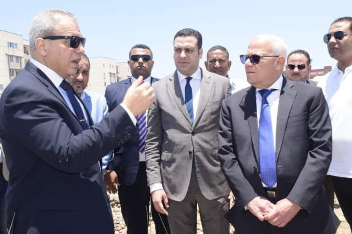 محافظ بورسعيد ورئيس هيئة التعاونيات والبناء بالحى الاماراتى محافظ بورسعيد ورئيس هيئة التعاونيات والبناء بالحى الاماراتى