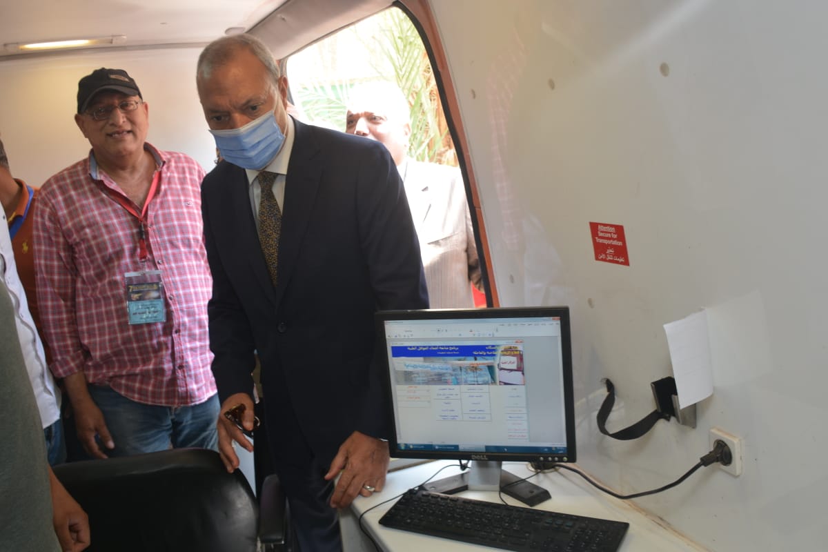 محافظ القليوبية يتفقد قافلة طبية مجانية بقرية سندوة في الخانكة  (7)
