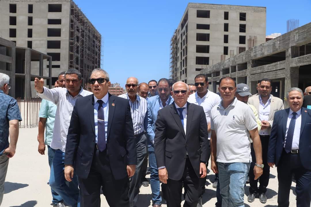 محافظ بورسعيد ورئيس هيئة التعاونيات والبناء