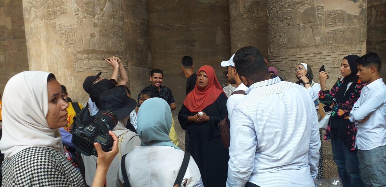 رحلة الطلبة والشباب داخل معبد إسنا رحلة الطلبة والشباب داخل معبد إسنا