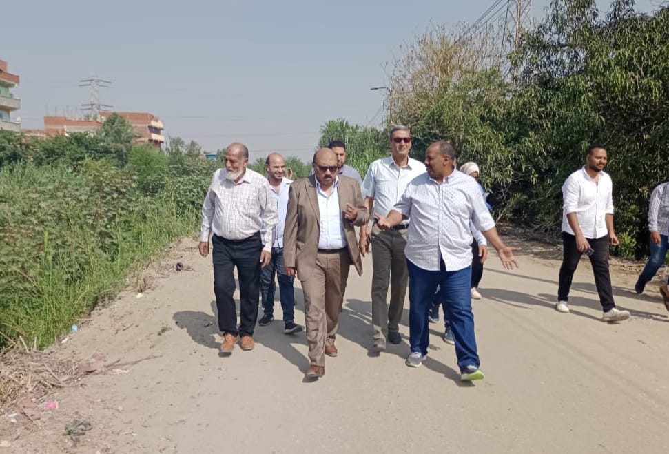 رئيس مياه القناة أثناء المتابعة الميدانية 2