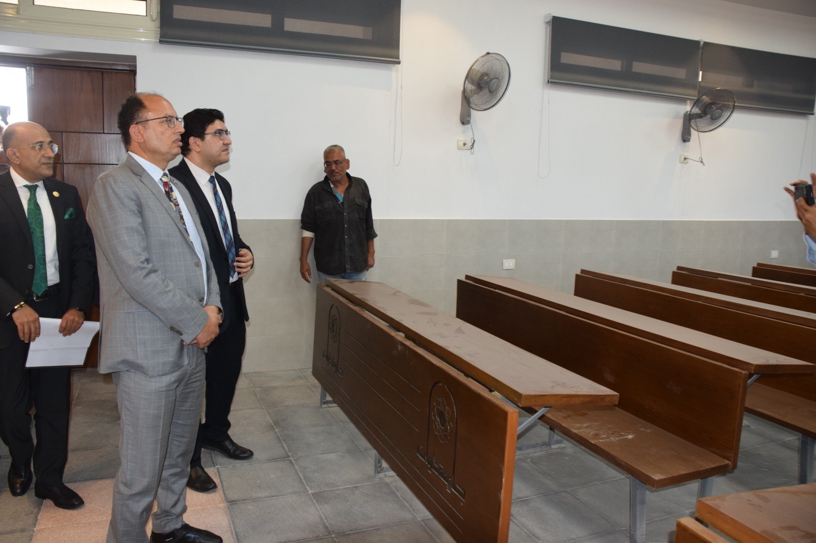 رئيس جامعة حلوان يفتتح أعمال التطوير بمبنى الكهرباء بهندسة حلوان 1