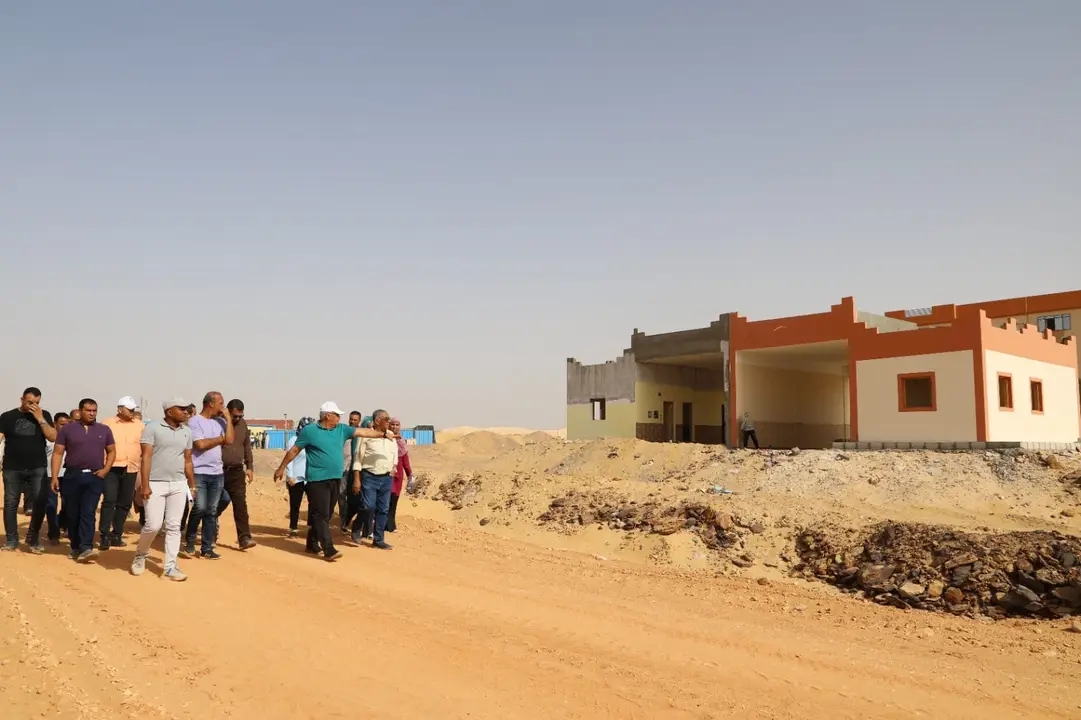 إجراءات تسكين وانتقال العاملين للعاصمة الإدارية الجديدة بالخارجة (15)