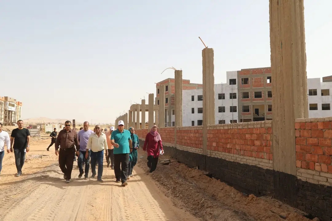 إجراءات تسكين وانتقال العاملين للعاصمة الإدارية الجديدة بالخارجة (9)