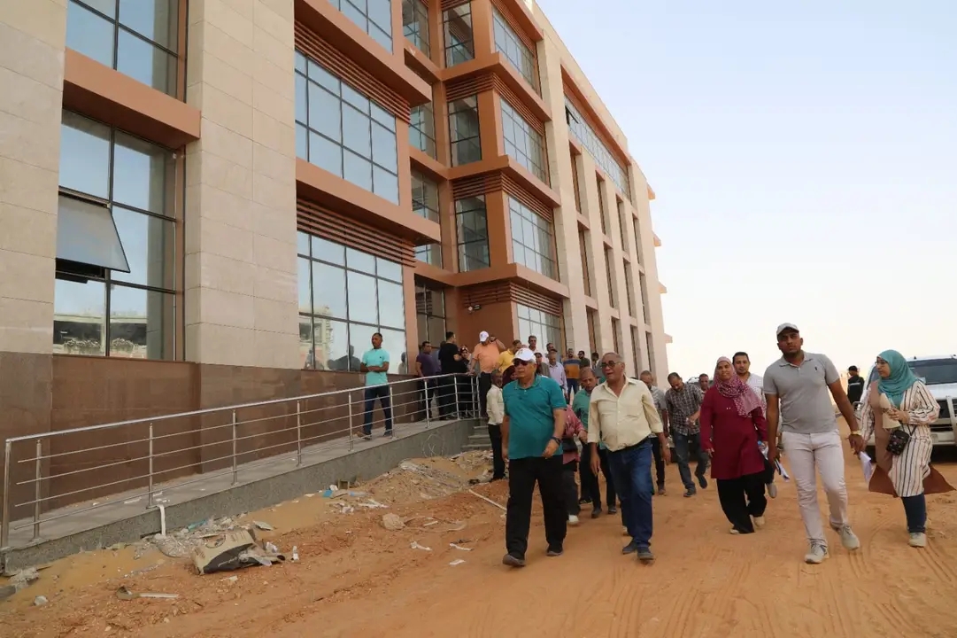 إجراءات تسكين وانتقال العاملين للعاصمة الإدارية الجديدة بالخارجة (6)