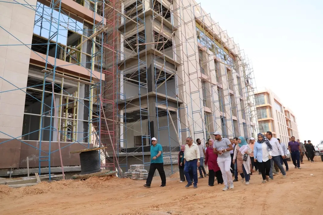 إجراءات تسكين وانتقال العاملين للعاصمة الإدارية الجديدة بالخارجة (5)