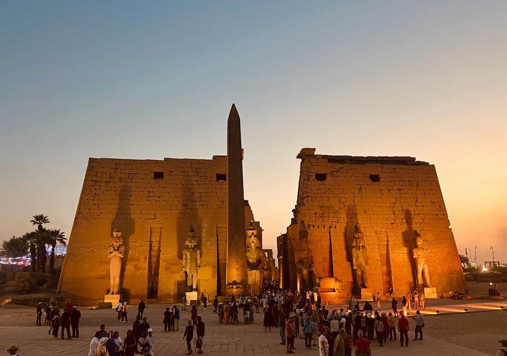 الإقبال السياحى المبهج داخل معبد الاقصر