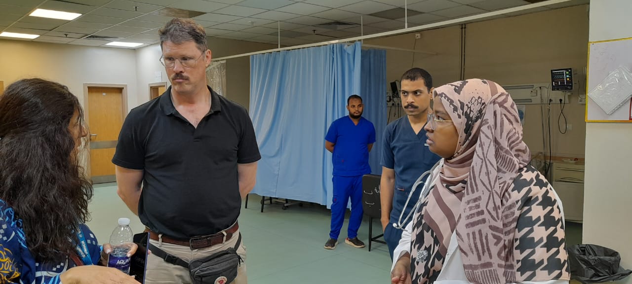 وفد الأمم المتحدة لشئون اللاجئين يزور مستشفى أسوان التخصصى (5)