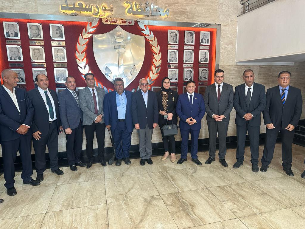 لقاء بين محافظ بورسعيد مع وفد لجنة الصناعة بمجلس النواب (1)