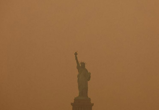 الأدخنة تغطى سماء نيويورك (8)
