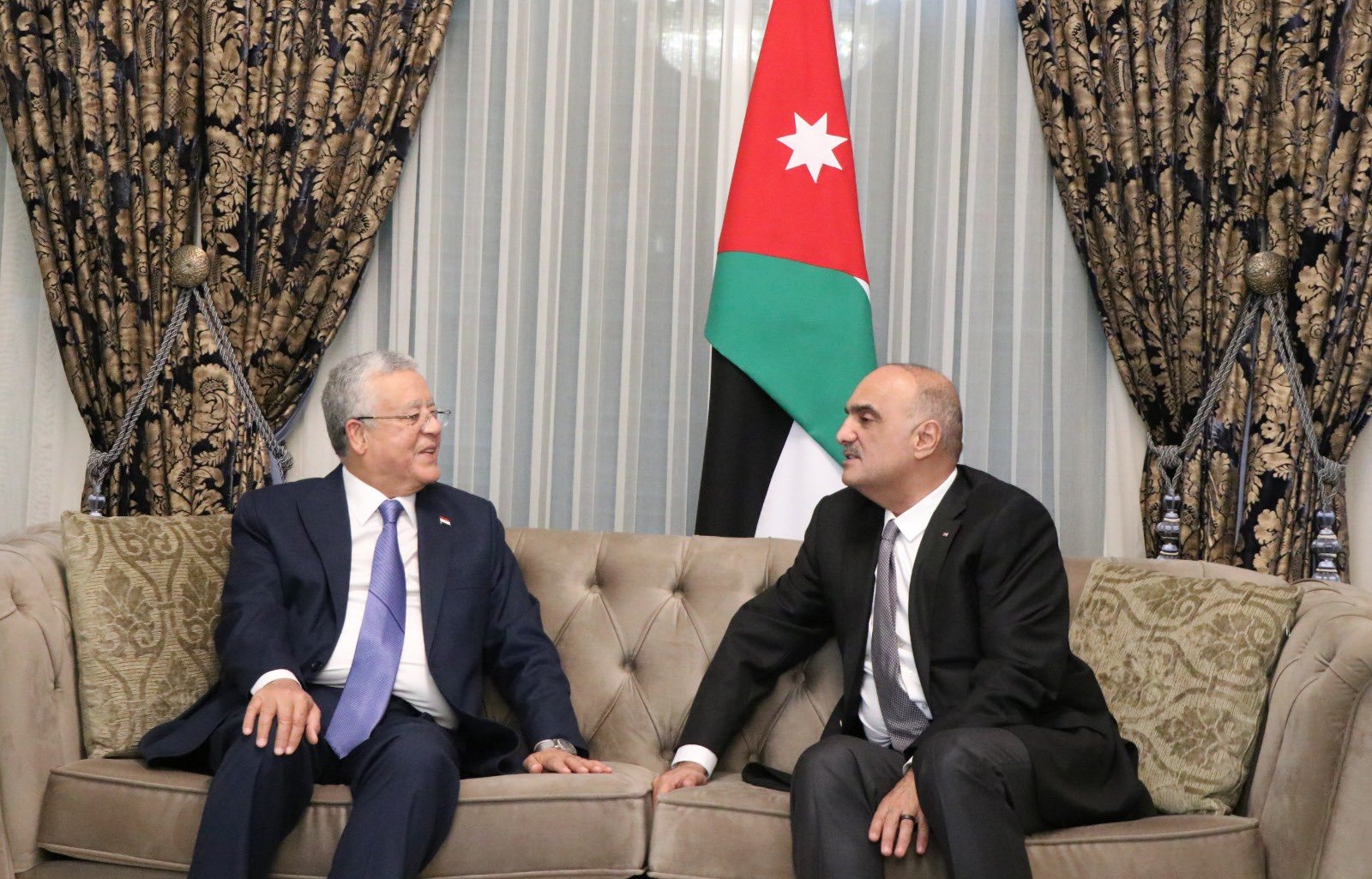 رئيس مجلس النواب يلتقى رئيس الوزراء الأردني (1)