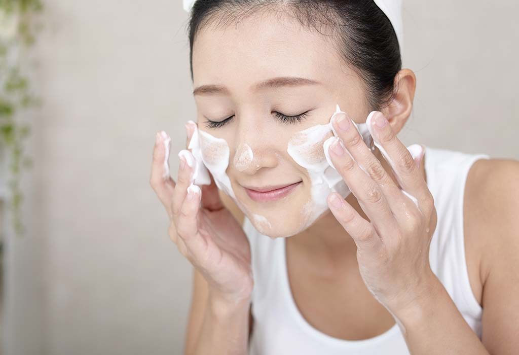 وصفات طبيعية لتنظيف الوجه