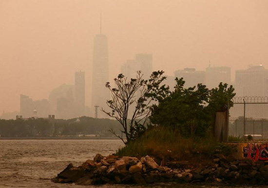 الأدخنة تغطى سماء نيويورك (6)