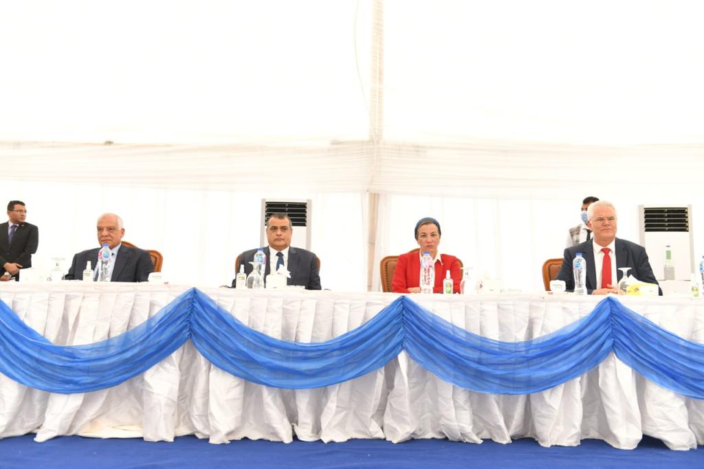 البيئة والإنتاج الحربي و محافظ الجيزة يتفقدون موقع أول محطة لتحويل المخلفات إلى طاقة كهربائية (1)