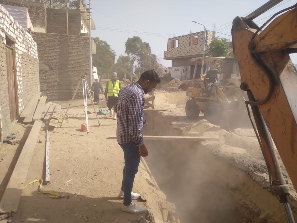 العمل فى الصرف الصحى بقريتى الكيمان والشغب