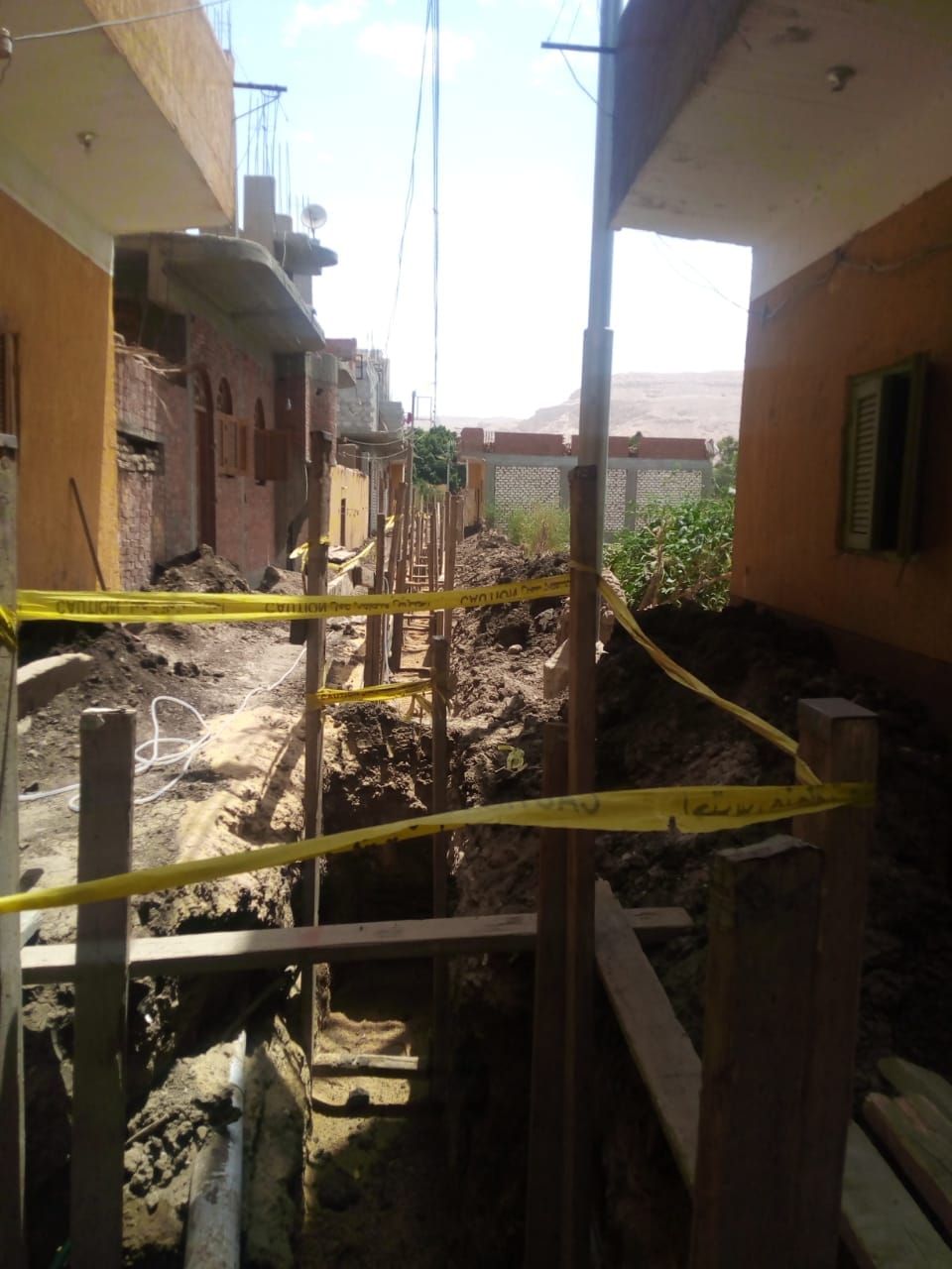 مشروعات الصرف الصحى بقرى إسنا