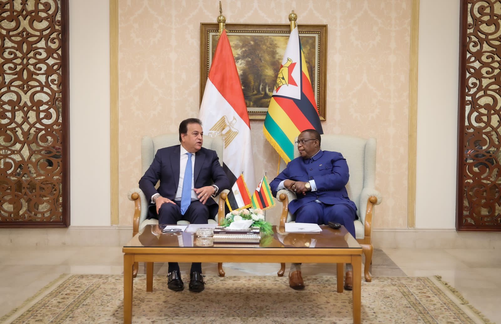 وزير الصحة يلتقي نظيره الزيمبابوي  (3)