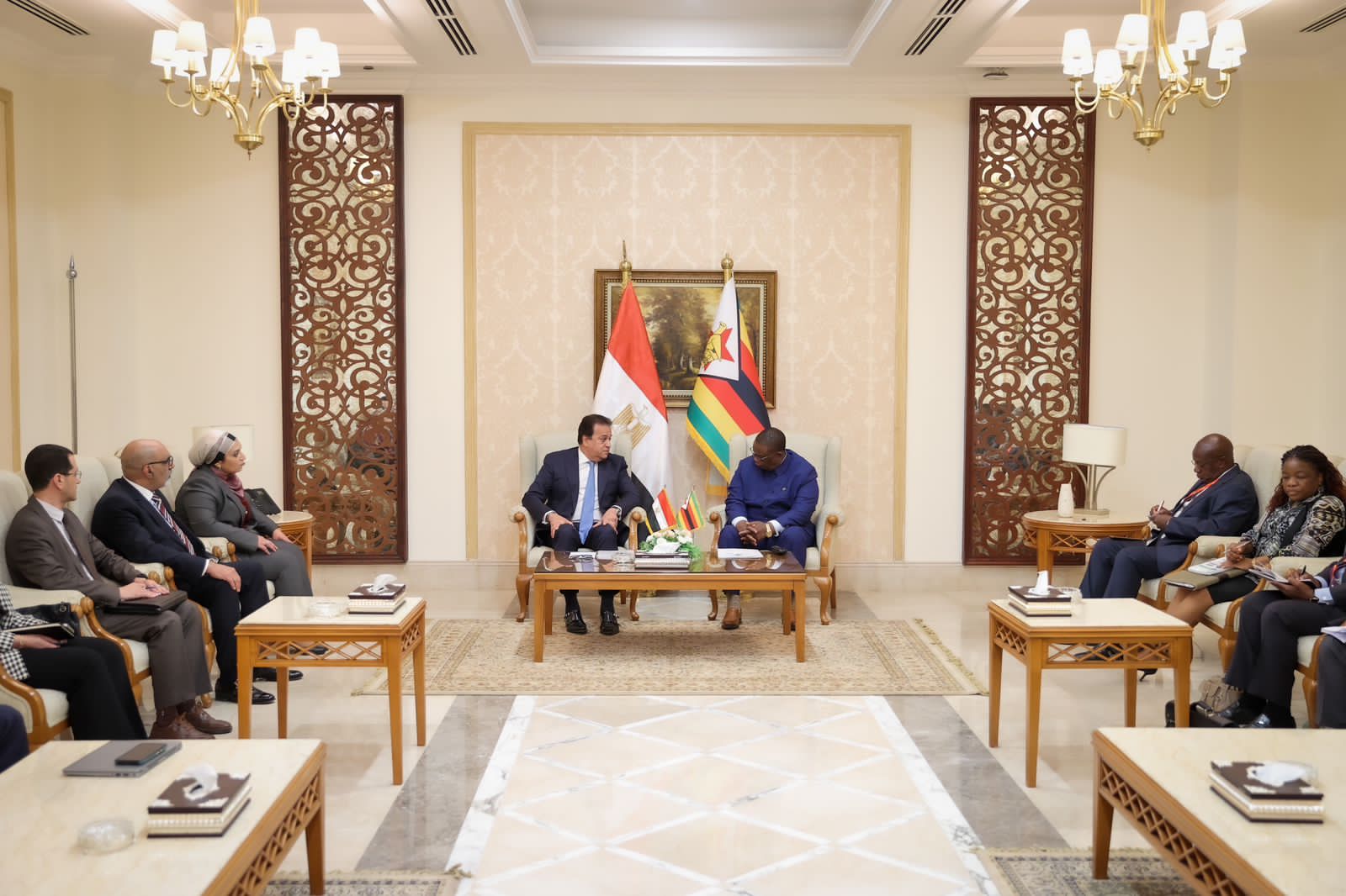 وزير الصحة يلتقي نظيره الزيمبابوي  (2)