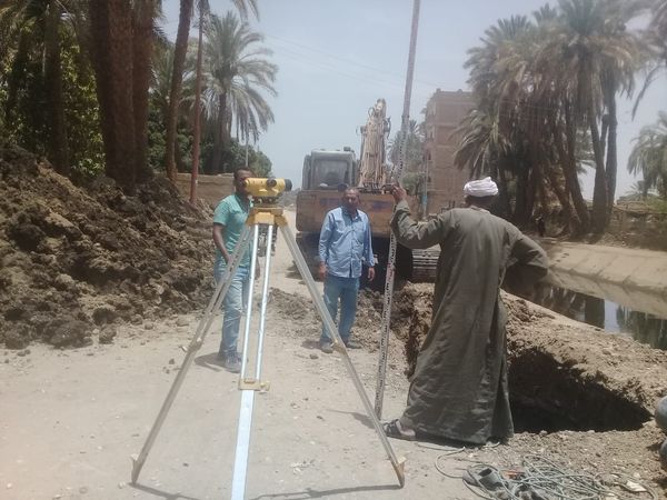 إستمرار العمل على شبكات الانحدار الصرف الصحى بالحلة