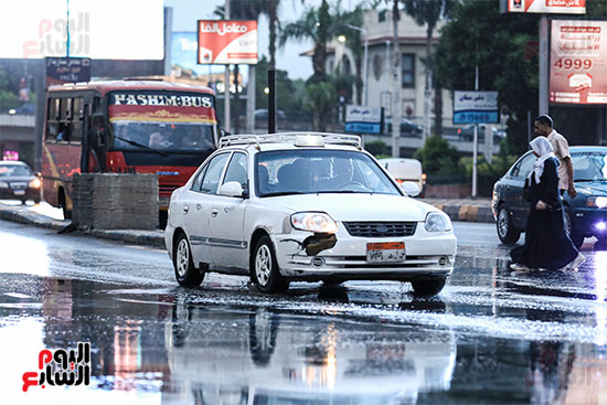 السيارات خلال تساقط الأمطار