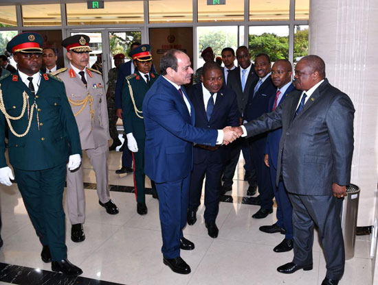 وصول الرئيس السيسى موزمبيق (4)