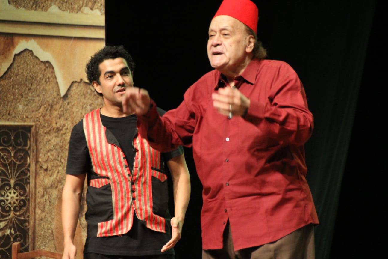 الفنان القدير محمد عنتر مع محمد عادل في مسرحية سيد درويش