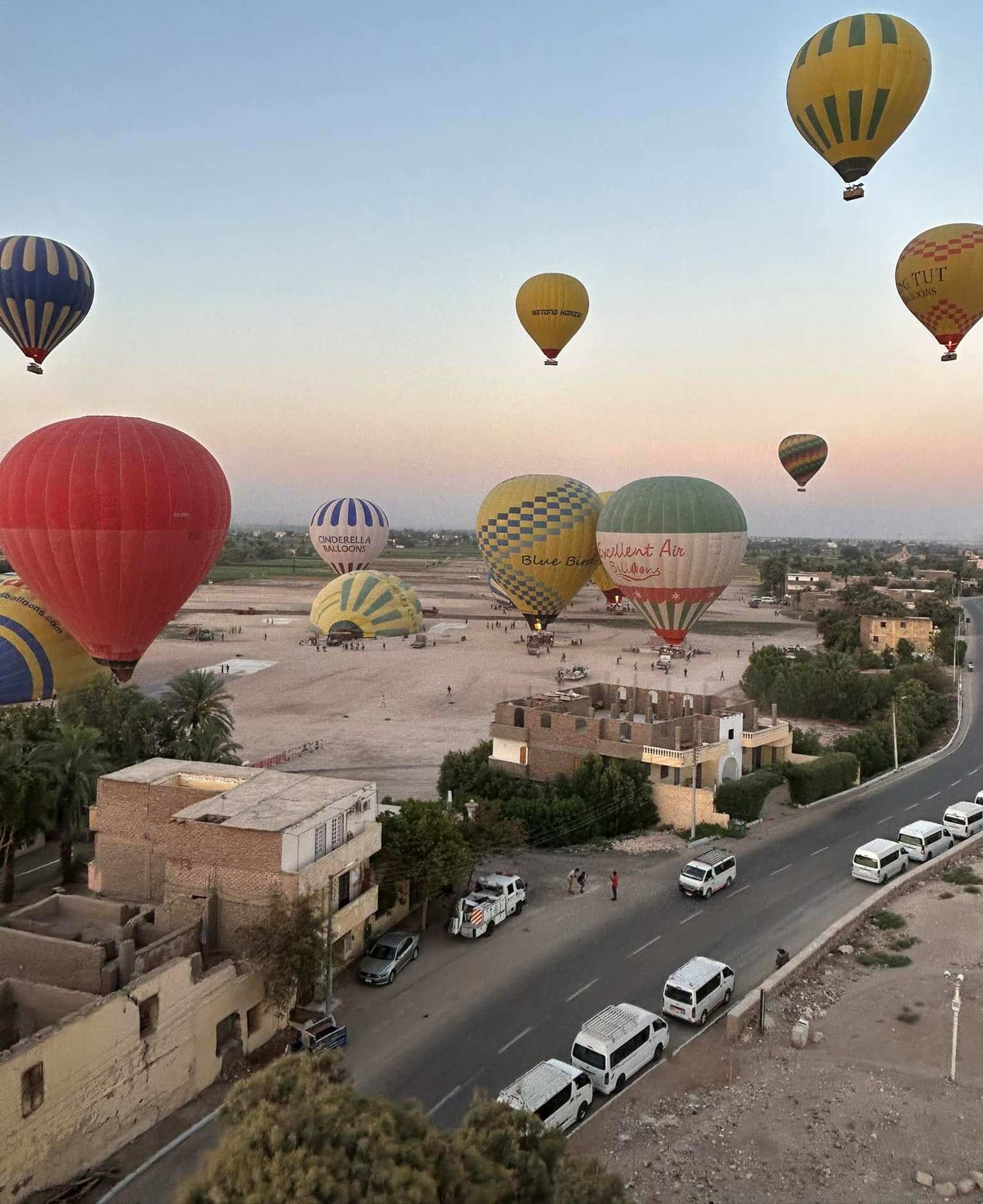 خروج الرحلات من مطار البالون فى البر الغربي