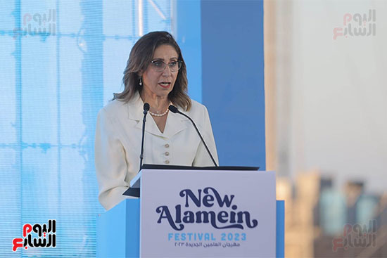 د. نيفين الكيلانى وزيرة الثقافة خلال كلمتها بمؤتمر مهرجان العلمين